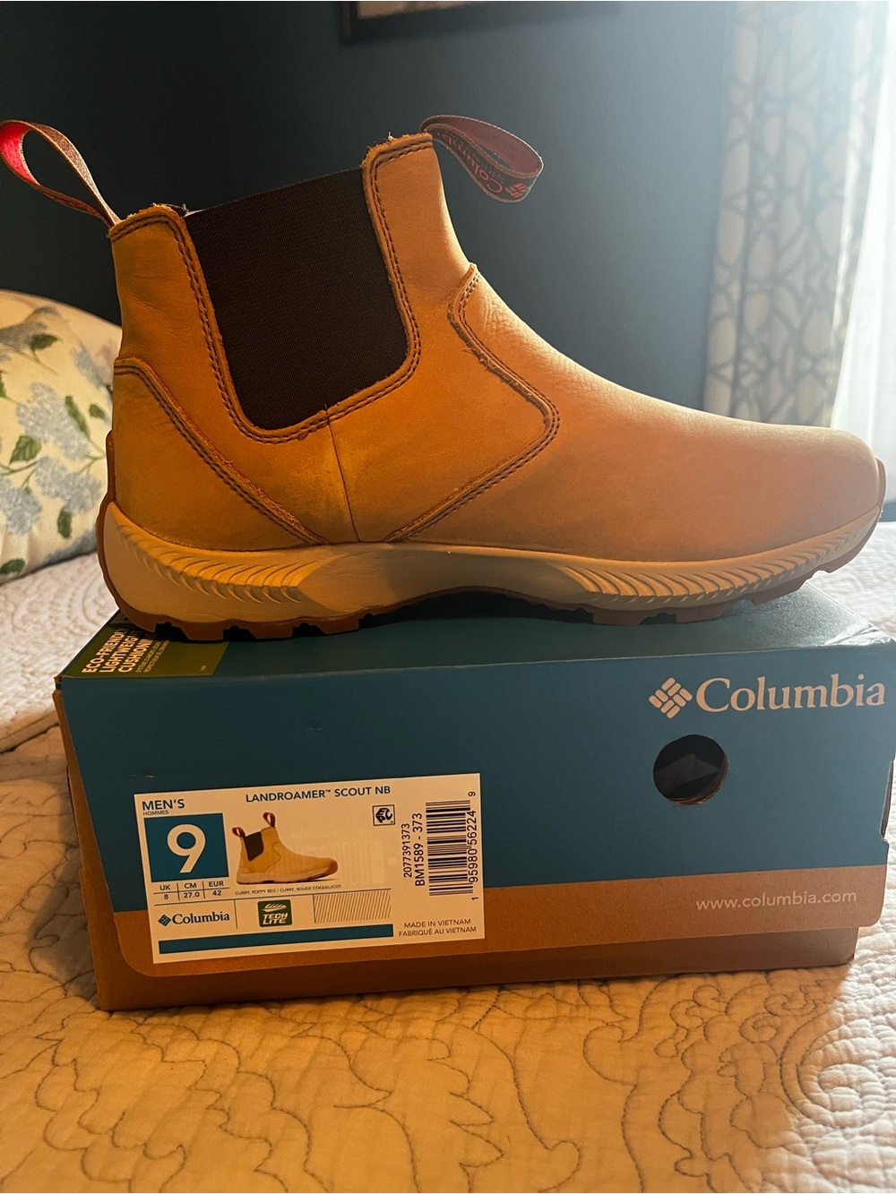 Columbia Men's Chukka Boot - Tan with Dark Brown Elastic